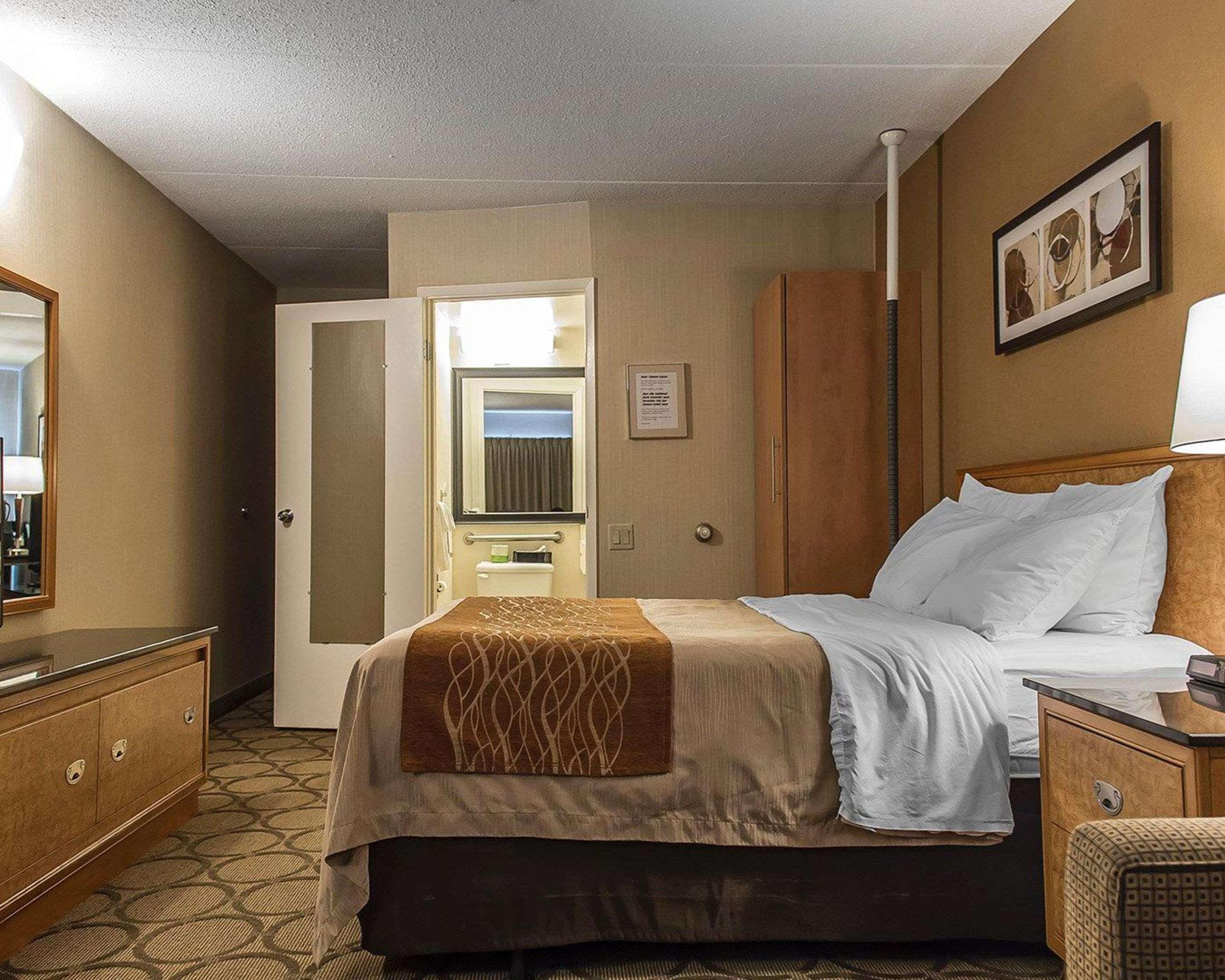 Comfort Inn Kingston Highway 401 Exterior foto