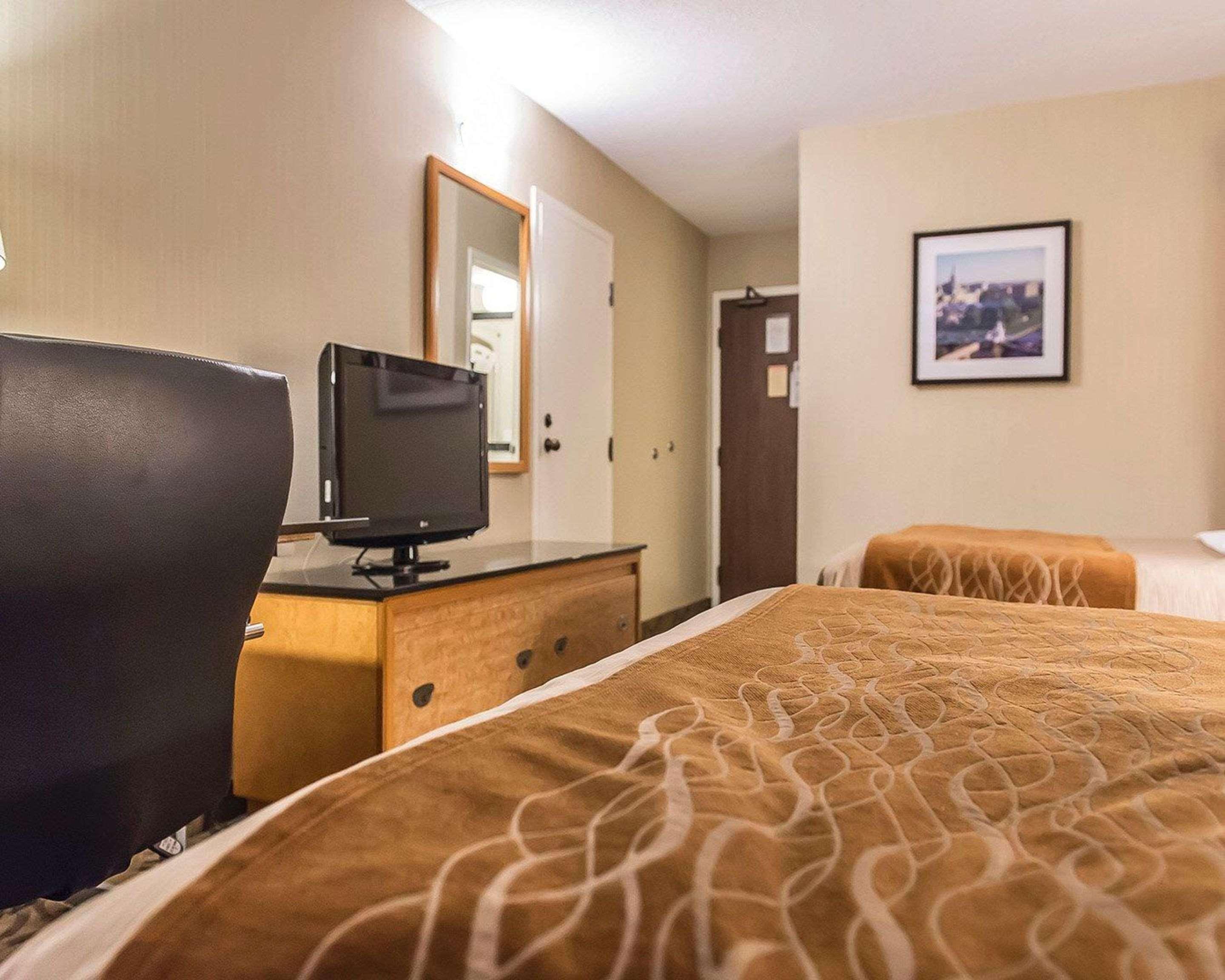 Comfort Inn Kingston Highway 401 Exterior foto
