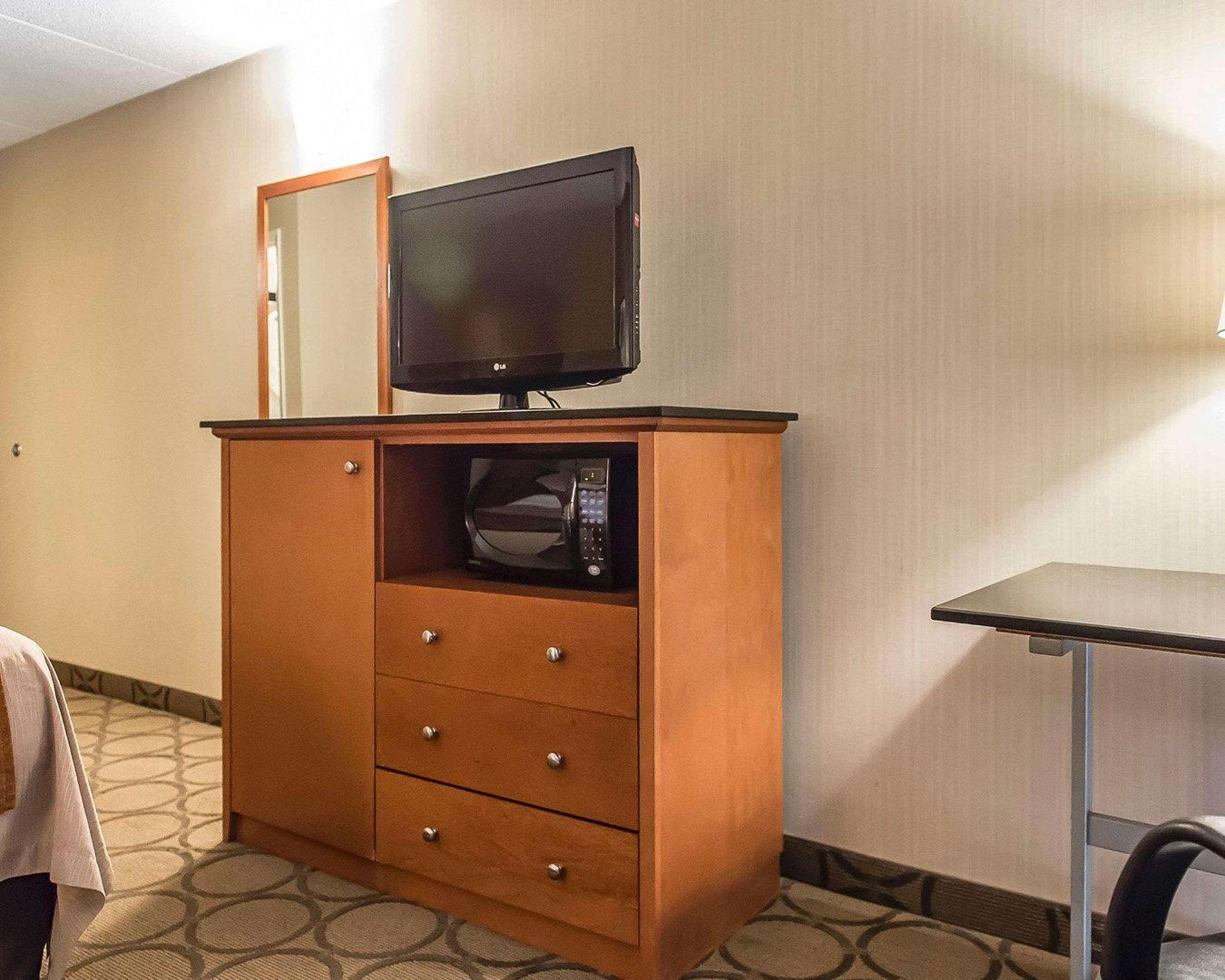 Comfort Inn Kingston Highway 401 Exterior foto