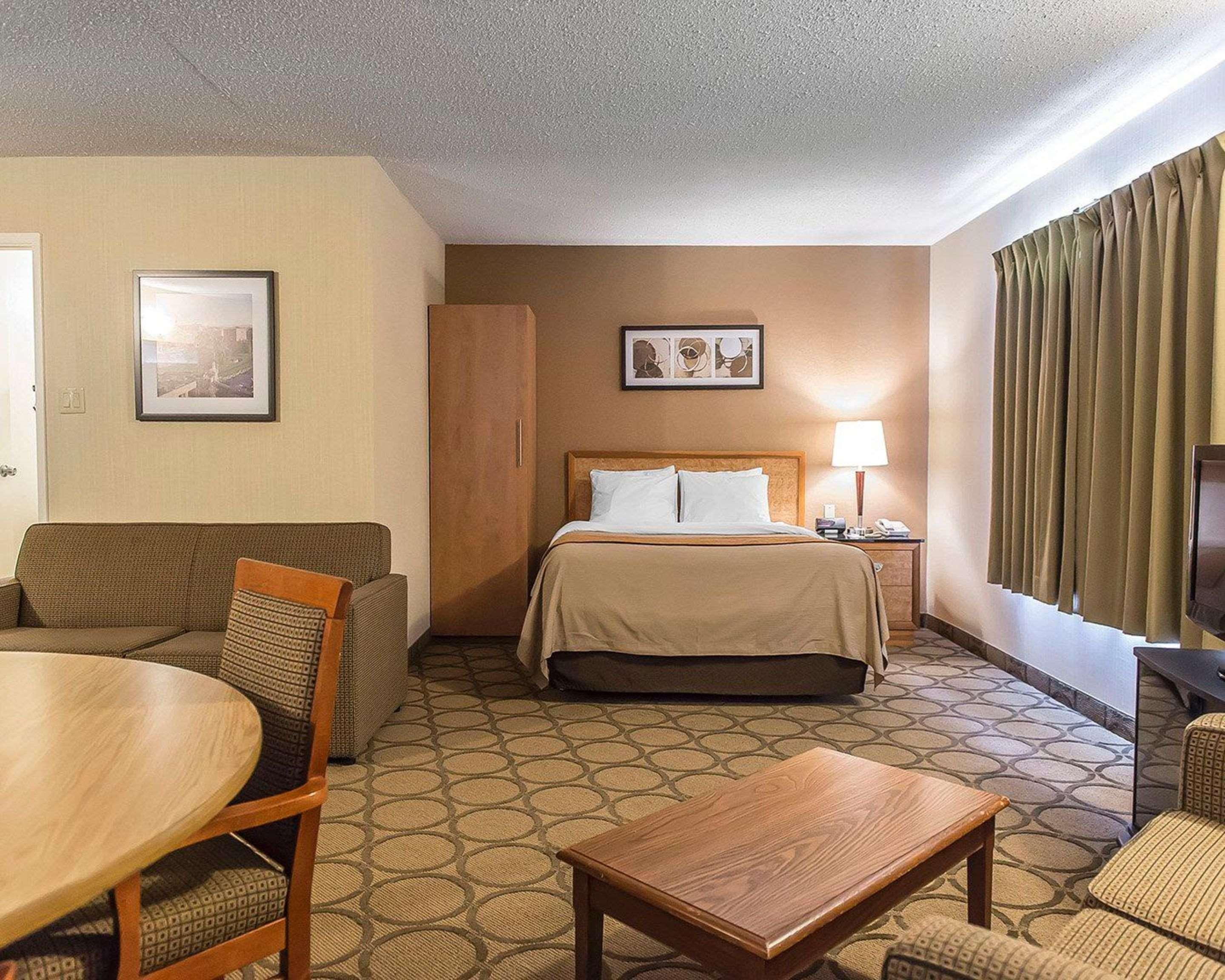 Comfort Inn Kingston Highway 401 Exterior foto