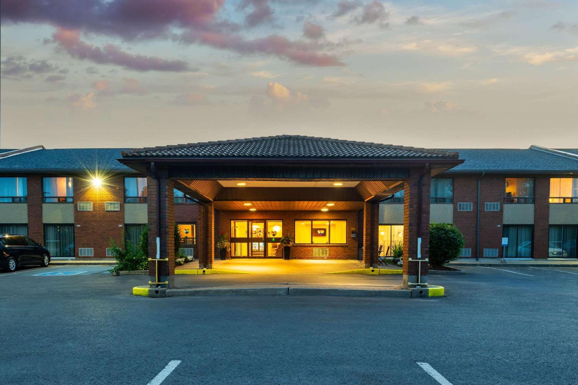 Comfort Inn Kingston Highway 401 Exterior foto
