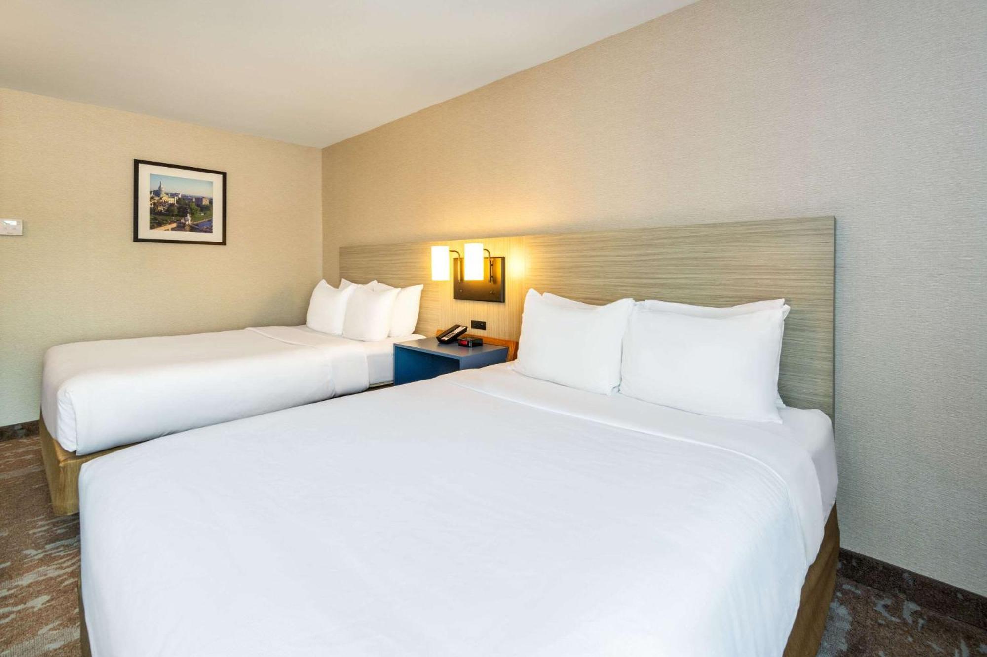 Comfort Inn Kingston Highway 401 Exterior foto